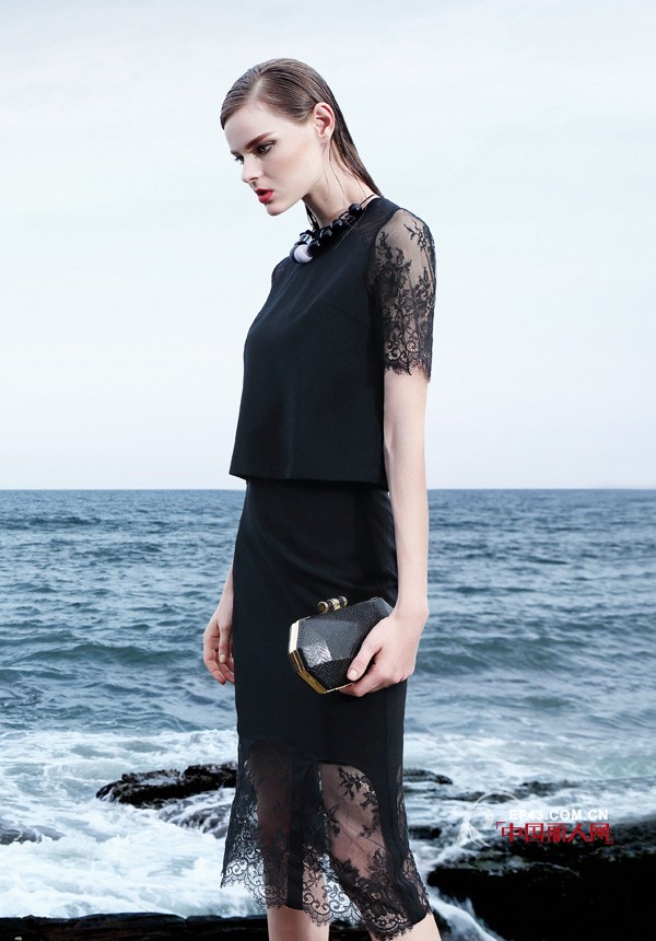 海边穿什么颜色衣服好看 去海边可以穿黑色吗？