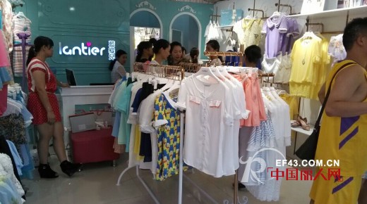 热烈祝贺蓝缇儿女装深圳四店盛大开业