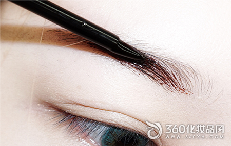 How to use eyebrow glue? Learn the correct usage of eyebrow glue