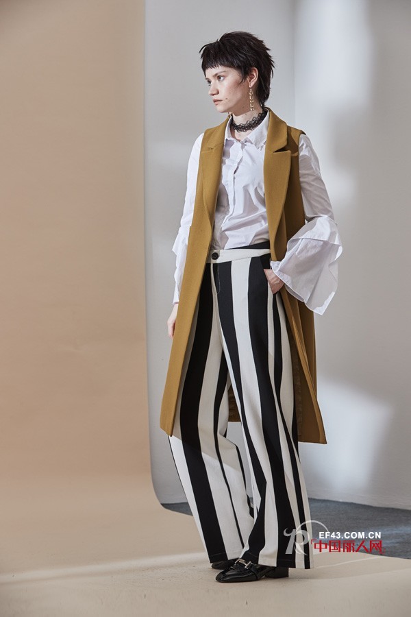 衬衫裙搭配阔腿裤好看吗？白衬衫可以搭配条纹阔腿裤吗？