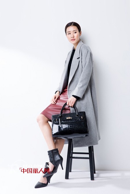 灰色长款大衣搭配 长款大衣内搭适合配什么