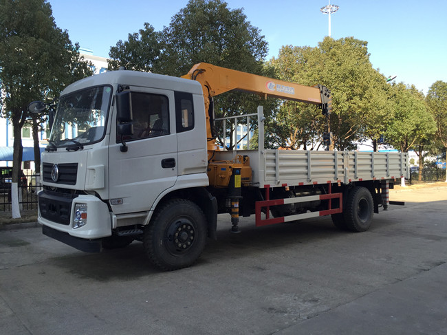 The new cab 153 truck crane truck