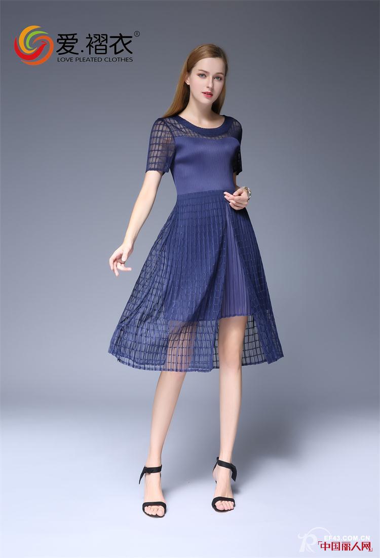 一件褶衣让你摆脱穿衣搭配的困扰