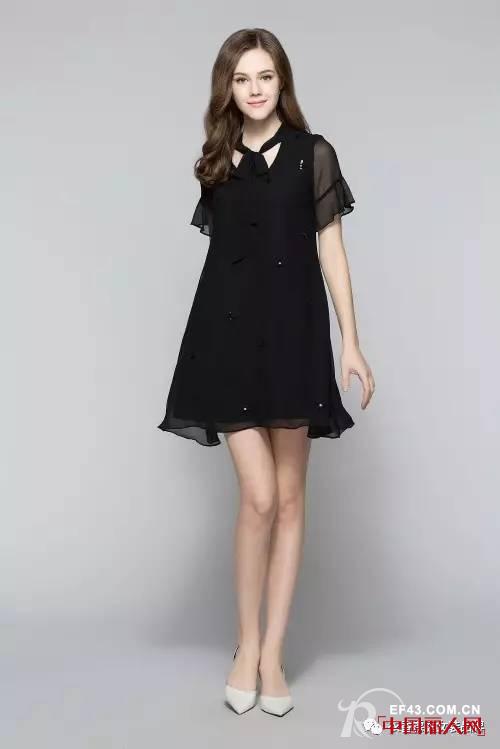  海边度假，衣香霖庭裙装比穿比基尼美多了