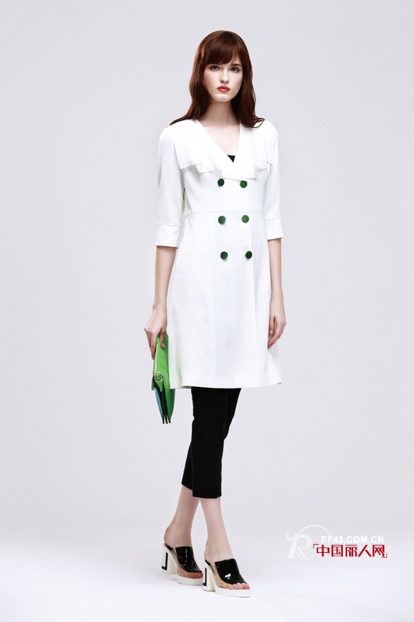 睡衣款风衣外套 纯白色双排口风衣外套