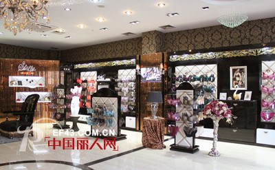 莎莲妮提升终端形象，盐步旗舰店重装开业