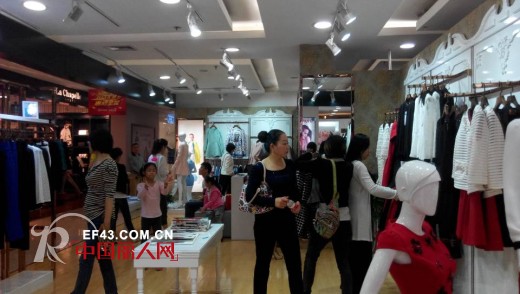 完美组合炫彩亮相河南银座