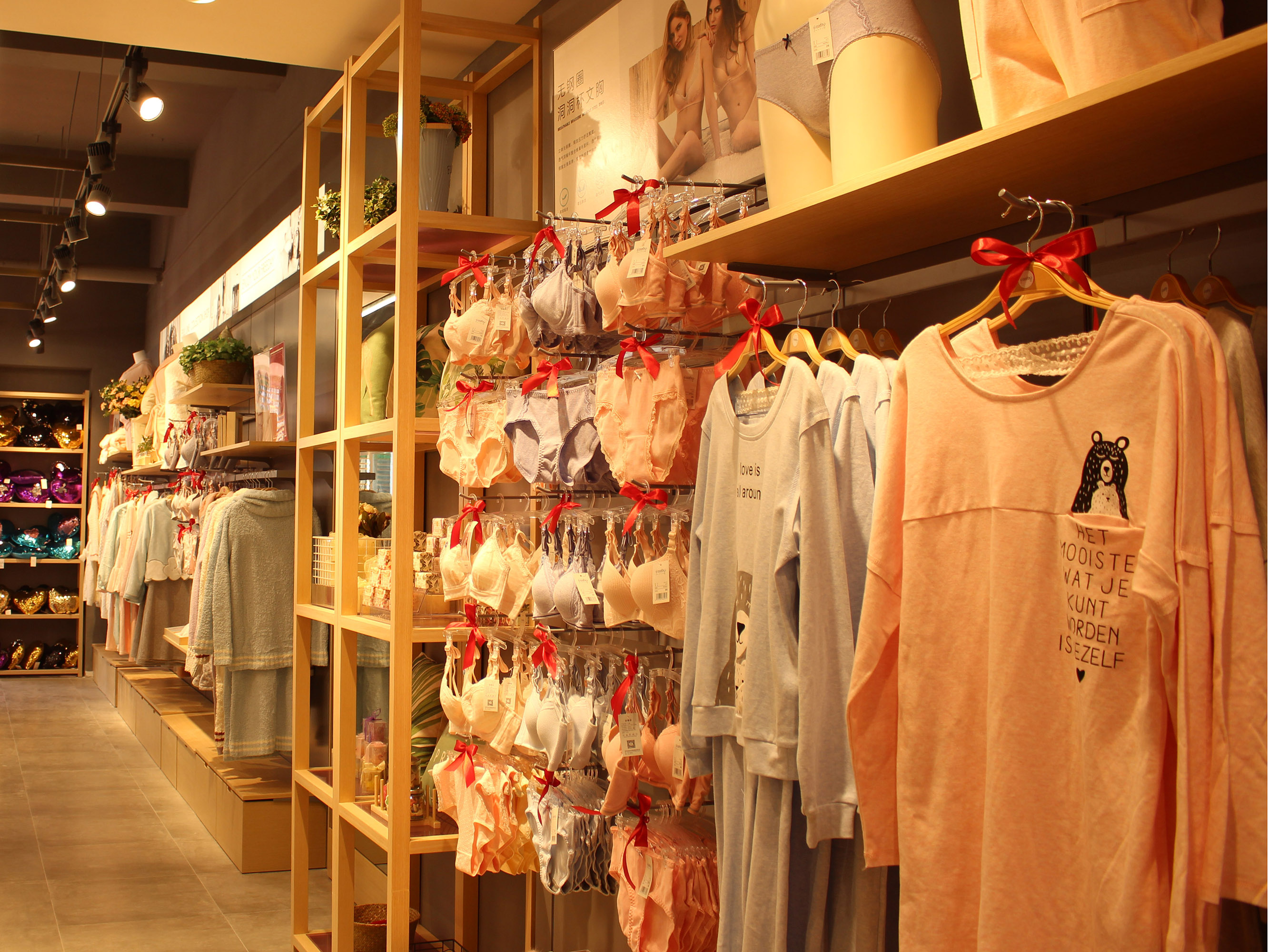 Freeday自在时光首家集合店启幕，打造轻时尚家居新体验