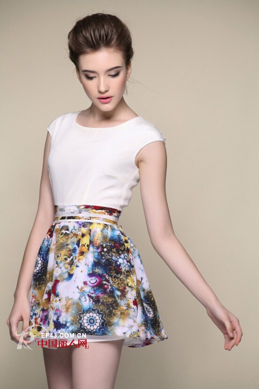 天美丽时尚女装百搭款连衣裙推荐