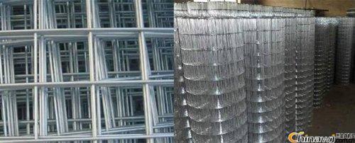 What is the difference between a one inch dip welded wire mesh and a conventional welded wire mesh?