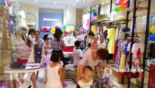 热烈庆祝集韩号时尚韩版女装花都狮岭店开业大吉