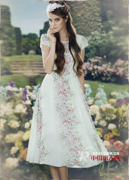 这个夏季没个几条印花连衣裙怎么可以呢？