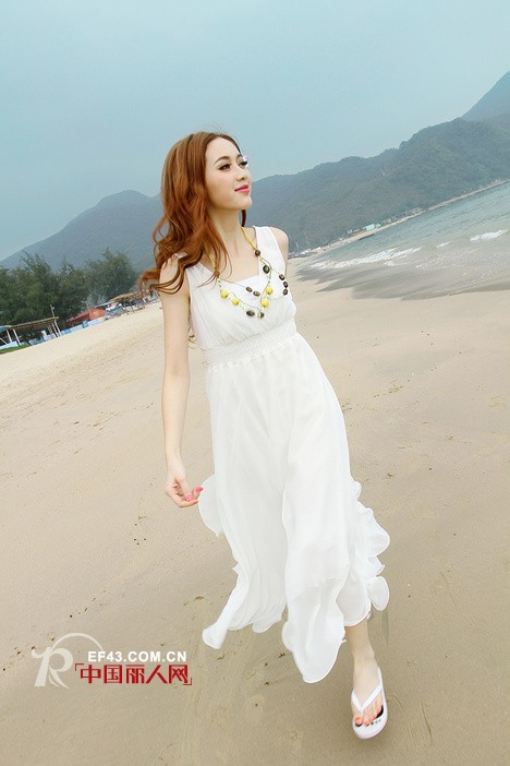 去海边度假连衣长裙搭配最适合