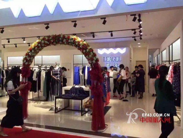 例格女装进驻河南驻马店 新店盛大开业