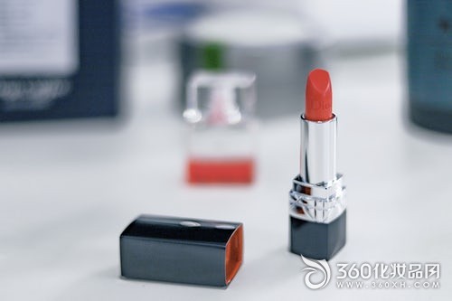 Principle of color changing lipstick