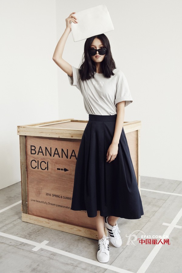 T恤怎么搭配比较好看？ 怎么搭配T恤好看？