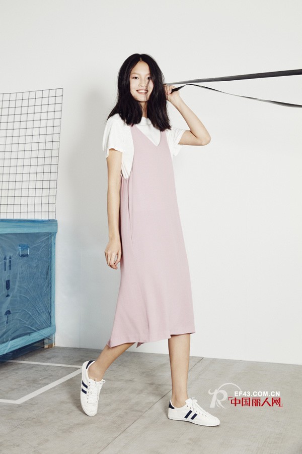 T恤怎么搭配比较好看？ 怎么搭配T恤好看？