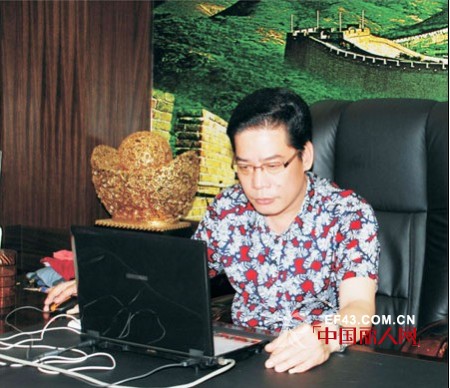 康艺内衣服饰罗总祝大家祝新年快乐，万事如意！一年又比一年强！