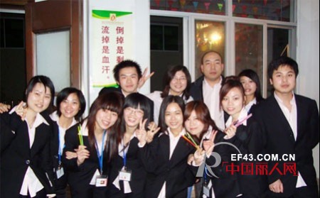 俏丹娜内衣向社会各界朋友致以新年的祝福！
