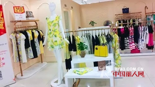 恭祝香港薰奈儿 湘潭大洋百货店盛大开业