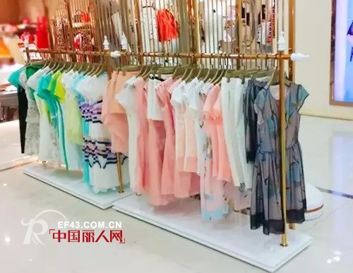 恭祝香港薰奈儿 湘潭大洋百货店盛大开业
