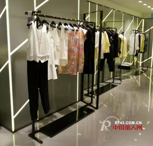 衣架时尚新店北京翠微见证【衣架】风格