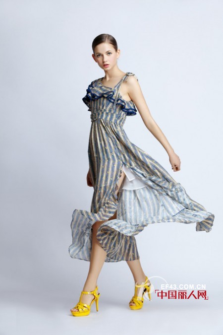 6月去海边穿什么 6月穿什么裙装最飘逸