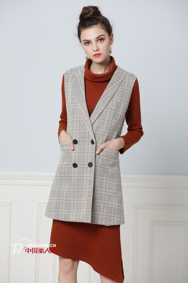 焦糖色打底衫怎么搭配好看 焦糖色打底衫的搭配