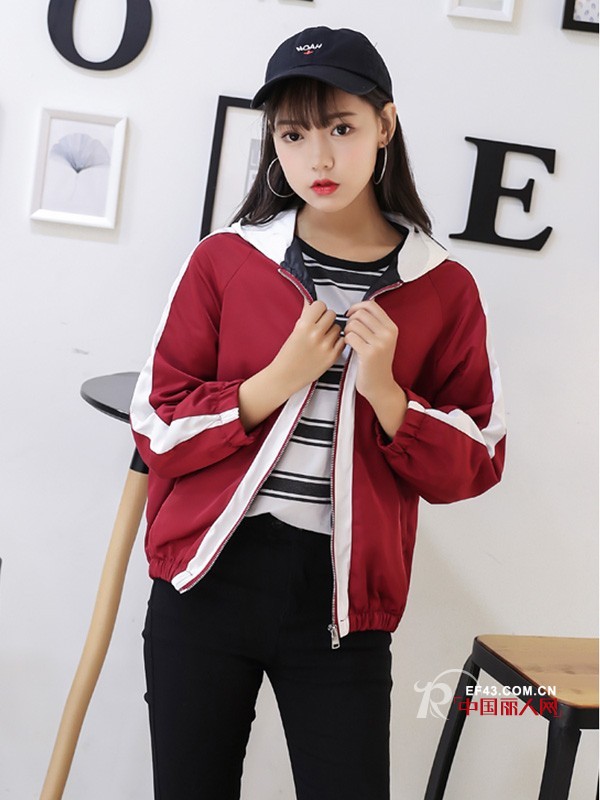 连帽休闲外套下身配什么 连帽外套配什么内搭