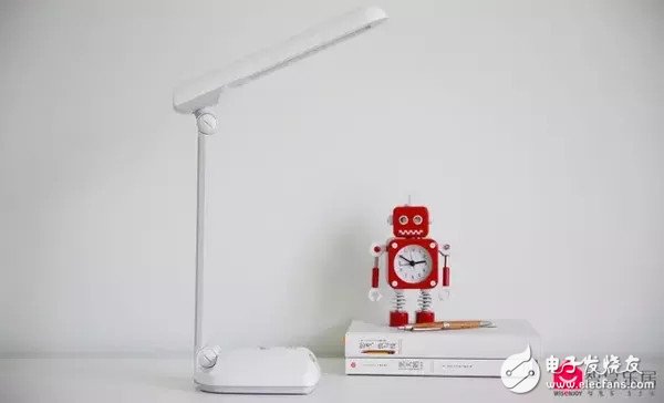 Comparison of 5 LED desk lamps _ which is better?