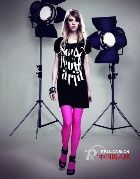 黑白灰品牌女装甘肃酒泉店销售额不断攀升