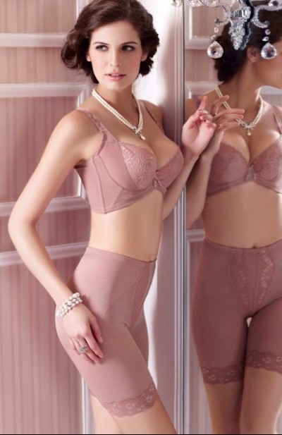 香港体会新品时尚内衣 塑造女性优雅风姿