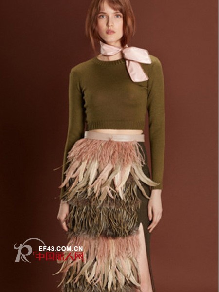 墨绿色针织套装搭配 墨绿色衣服怎么搭配