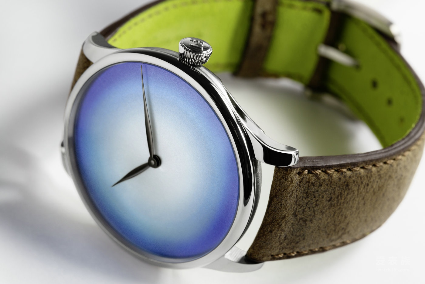 Blue and white carolder XL Dubai version of the concept watch