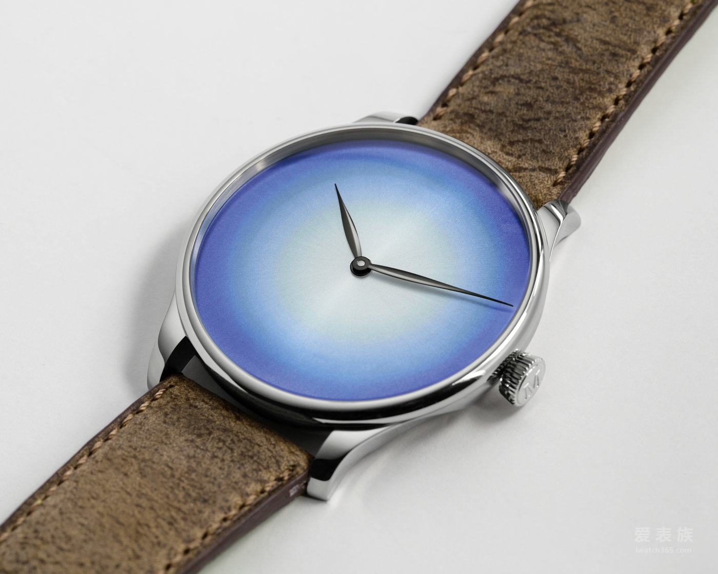 Blue and white carolder XL Dubai version of the concept watch