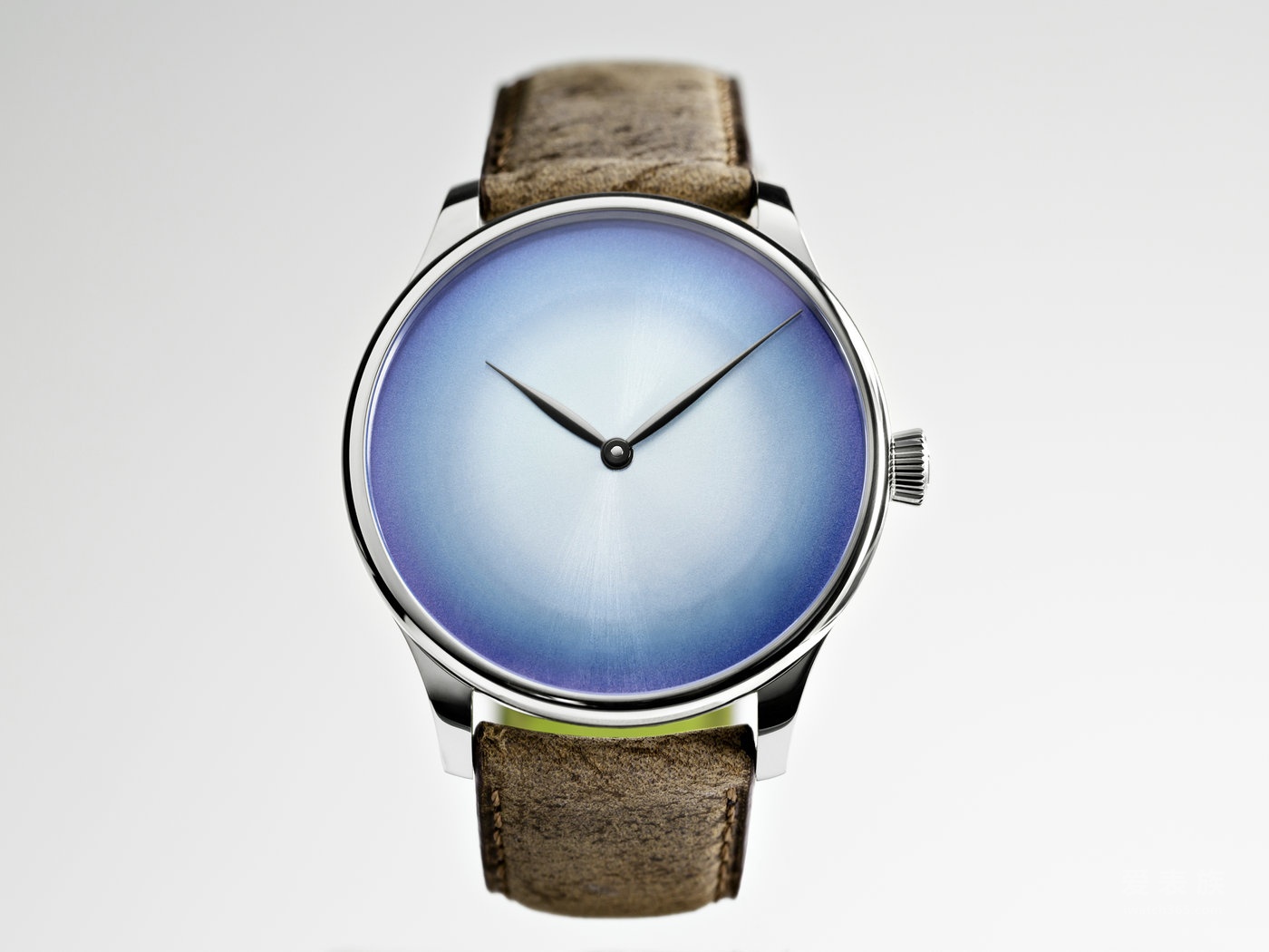 Blue and white carolder XL Dubai version of the concept watch