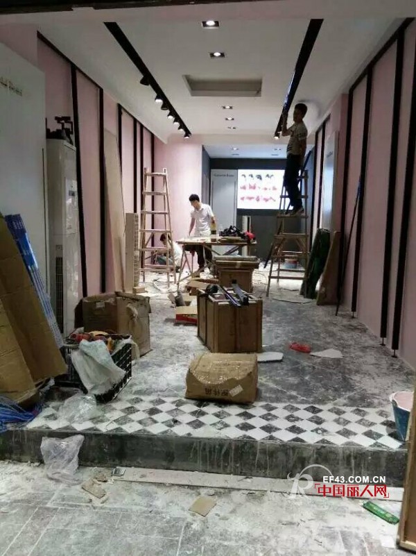 热烈庆祝深圳市缤纷丽人旗下艾米安娜女装新疆沙湾店即将开业