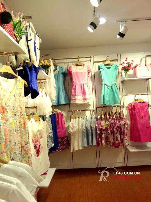 热烈祝贺彤欣格女装深圳龙岗坪地乐兴店隆重开业