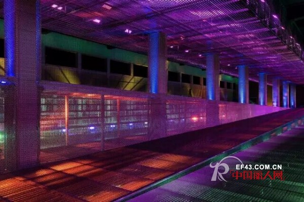 Prada 2017春夏时装秀秀场空间