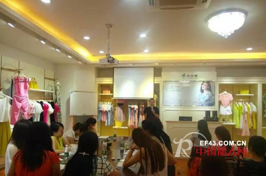 热烈祝贺尚可斯女装15第一届训练营隆重开讲了