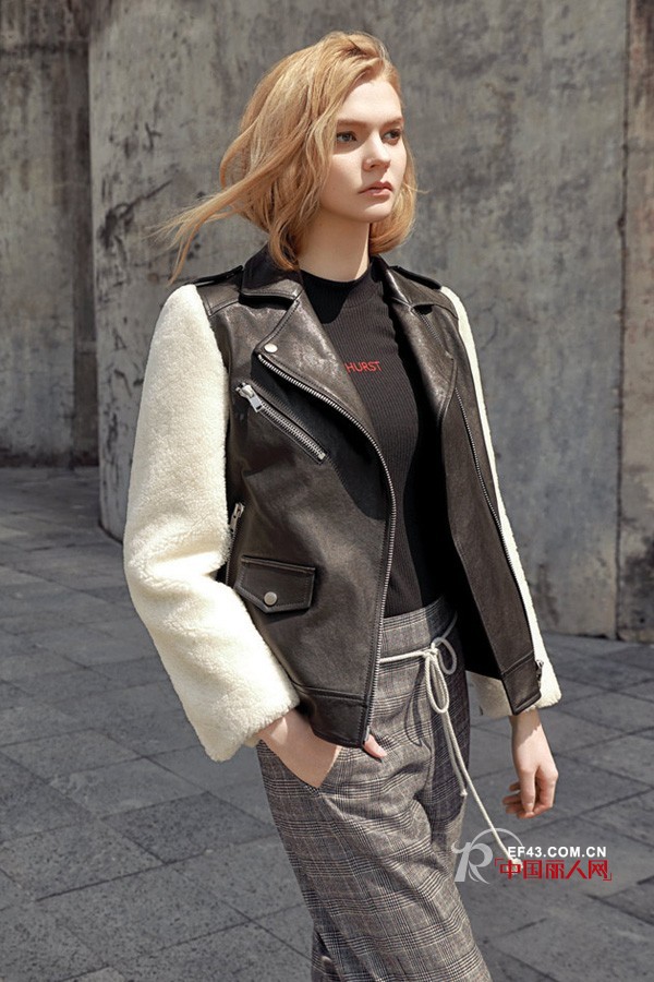 黑色皮裙搭配卫衣好看吗 女士黑色皮衣怎么穿更酷