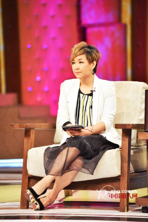 《超级访问》知名主播李静身着DUNNU女装揭秘沈腾青涩过往