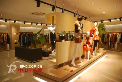 夏季女装店铺怎么陈列吸引人 哪个女装品牌比较受成熟女性欢迎