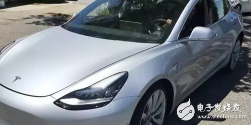 From the simple to the simple, Tesla Model3 electric car real car interior exposure, simple and extremely