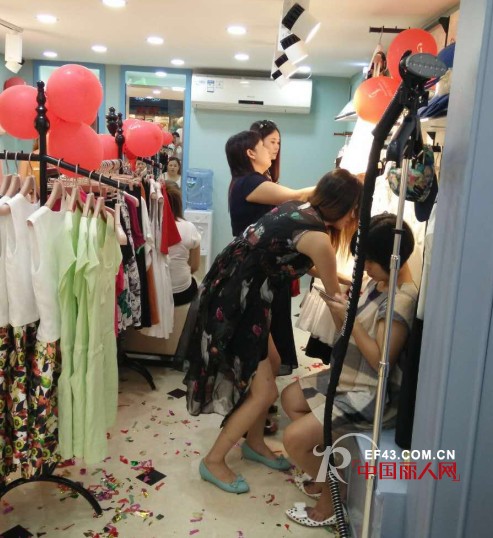 热烈庆祝集韩号时尚韩版女装谷饶店开业大吉