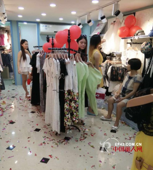 热烈庆祝集韩号时尚韩版女装谷饶店开业大吉