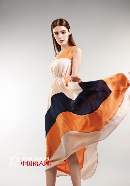 欧维无袖连衣裙 穿出夏季好心情