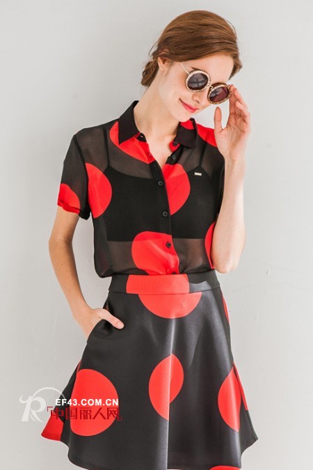 夏日及膝半身裙搭配 及膝半身裙怎么搭配更时尚？