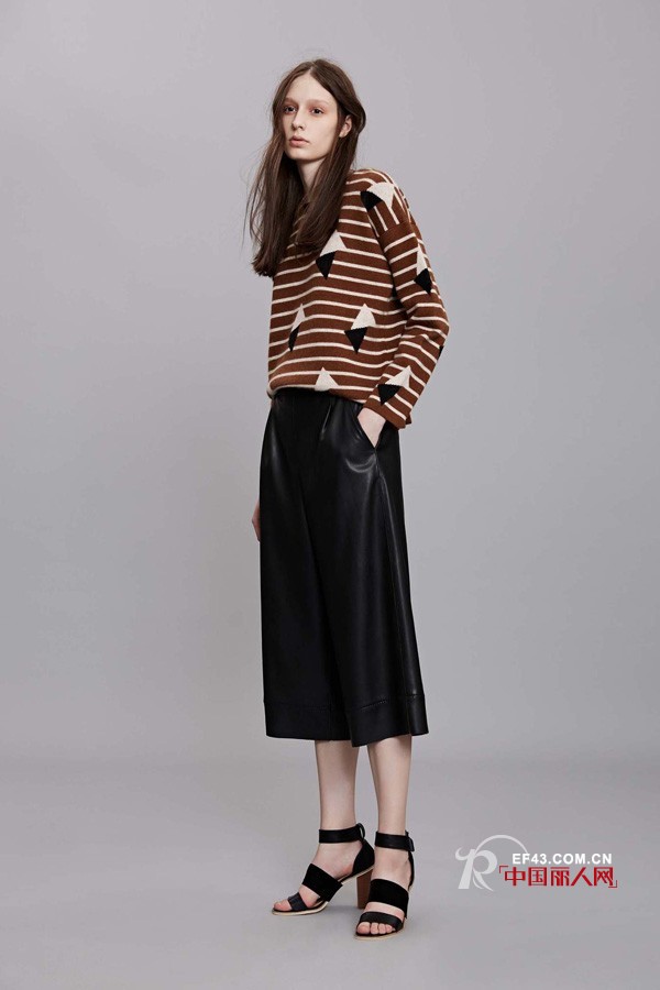 秋季阔腿裤可以怎么搭配 什么毛衣好看