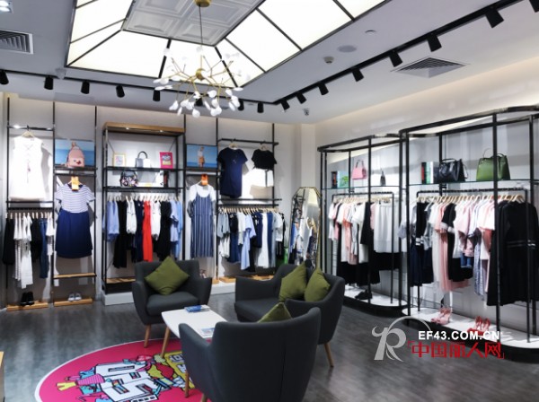 丹比奴店铺首家推行高科技试衣体验，引领时尚新生活